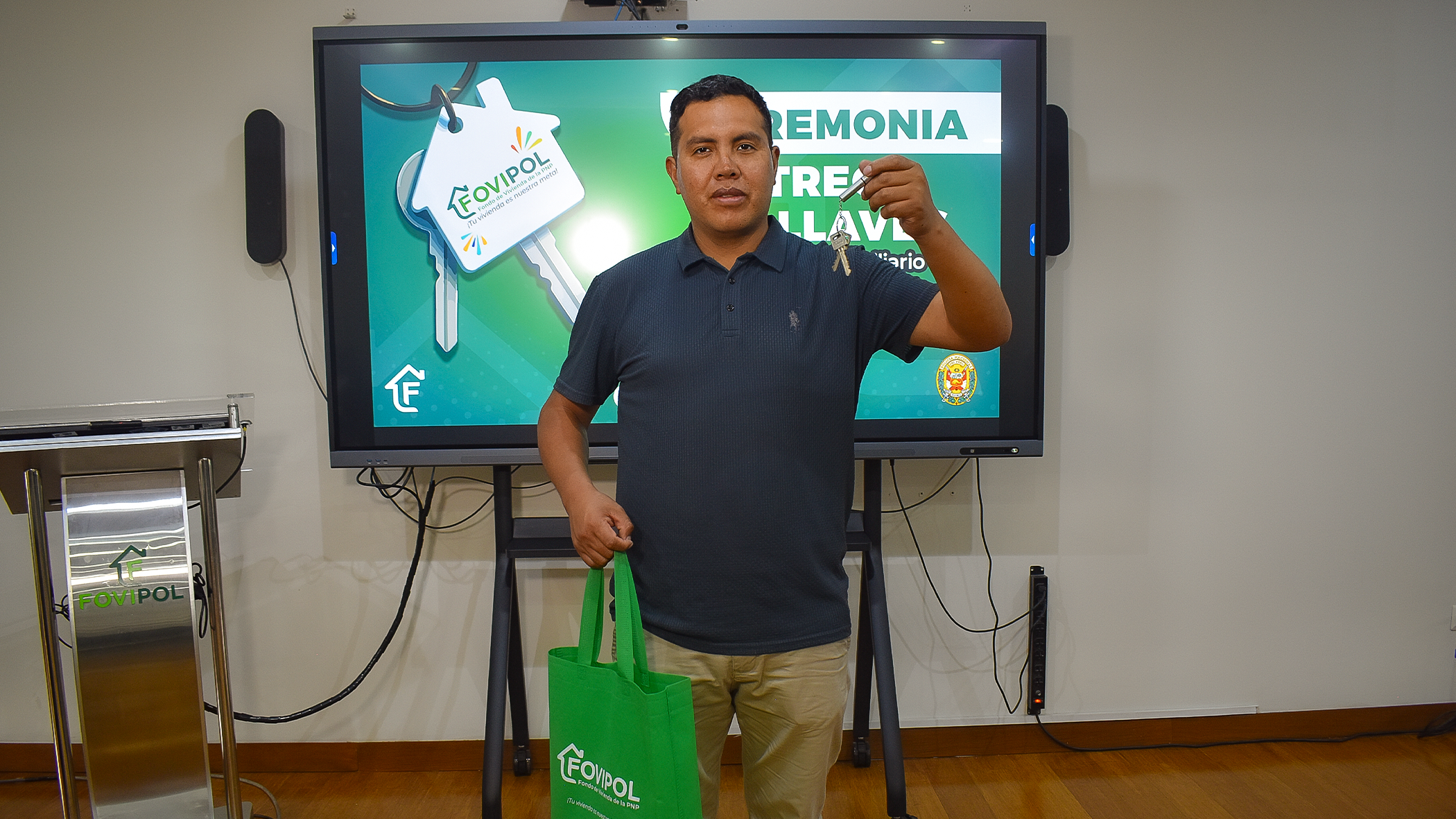 FOVIPOL realizó entrega de llaves a suboficial PNP del proyecto Las Mercedes de Ica