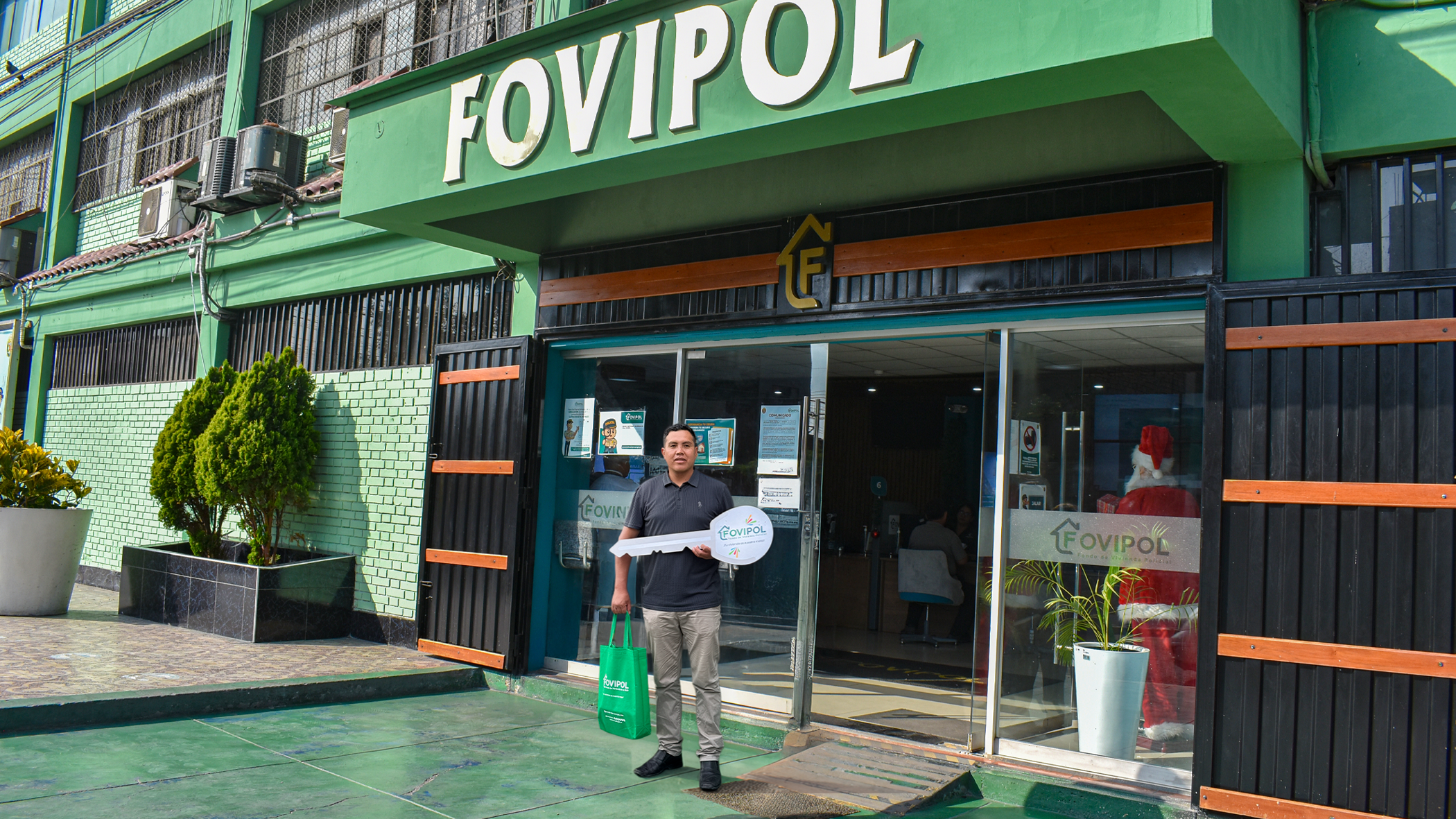 FOVIPOL realizó entrega de llaves a suboficial PNP del proyecto Las Mercedes de Ica