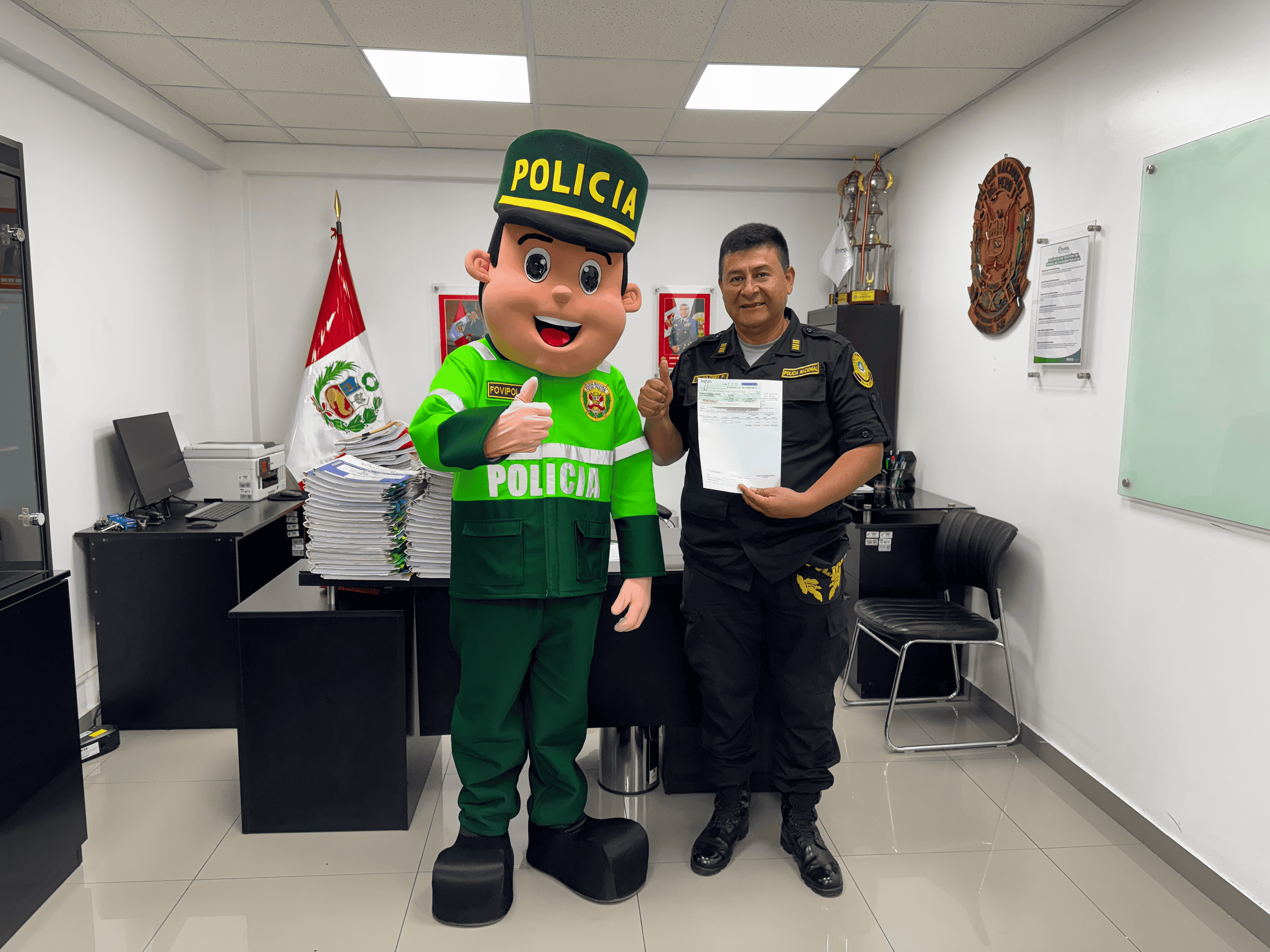 FOVIPOL agiliza la firma de cheques en beneficio de sus administrados