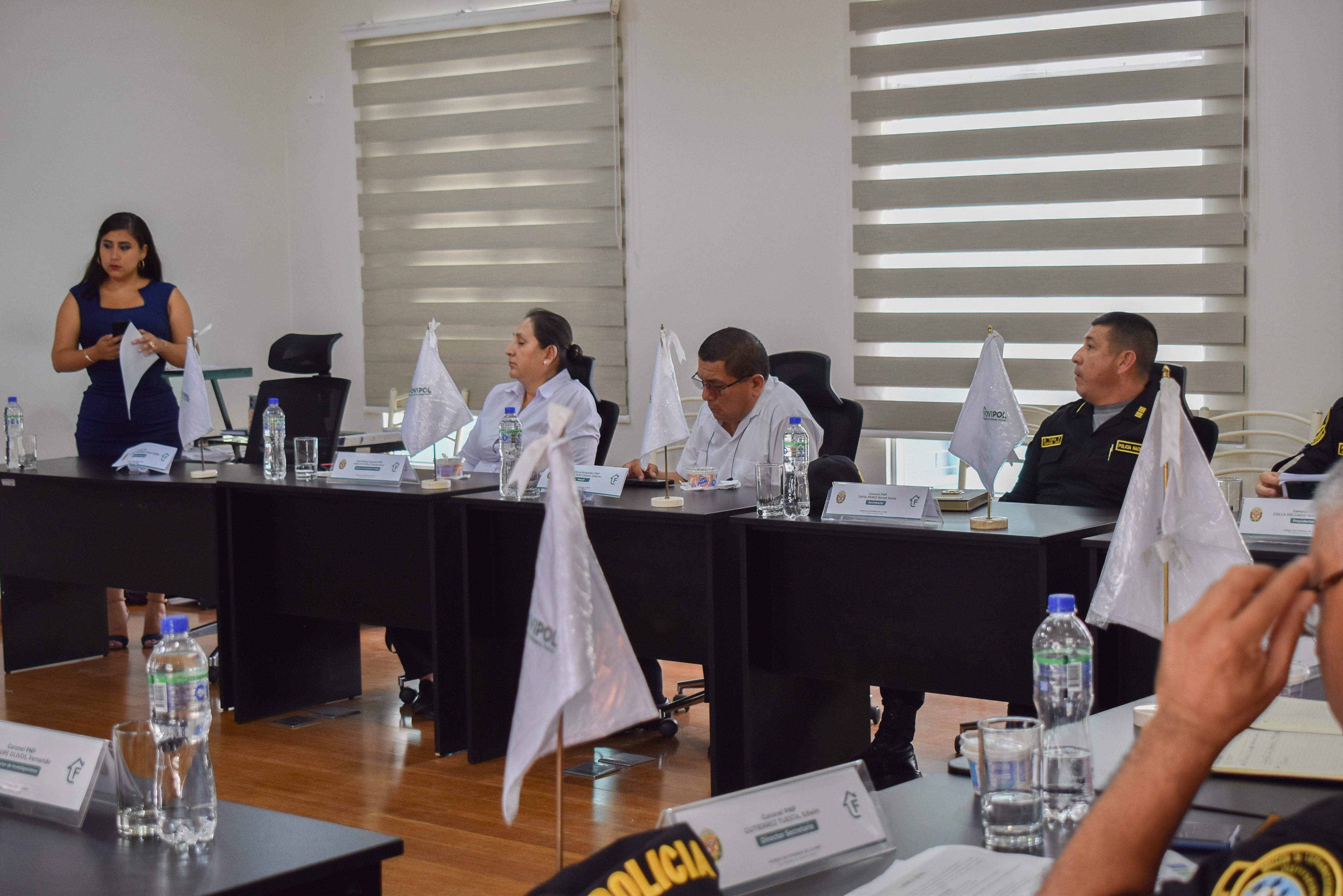 FOVIPOL agiliza la firma de cheques en beneficio de sus administrados