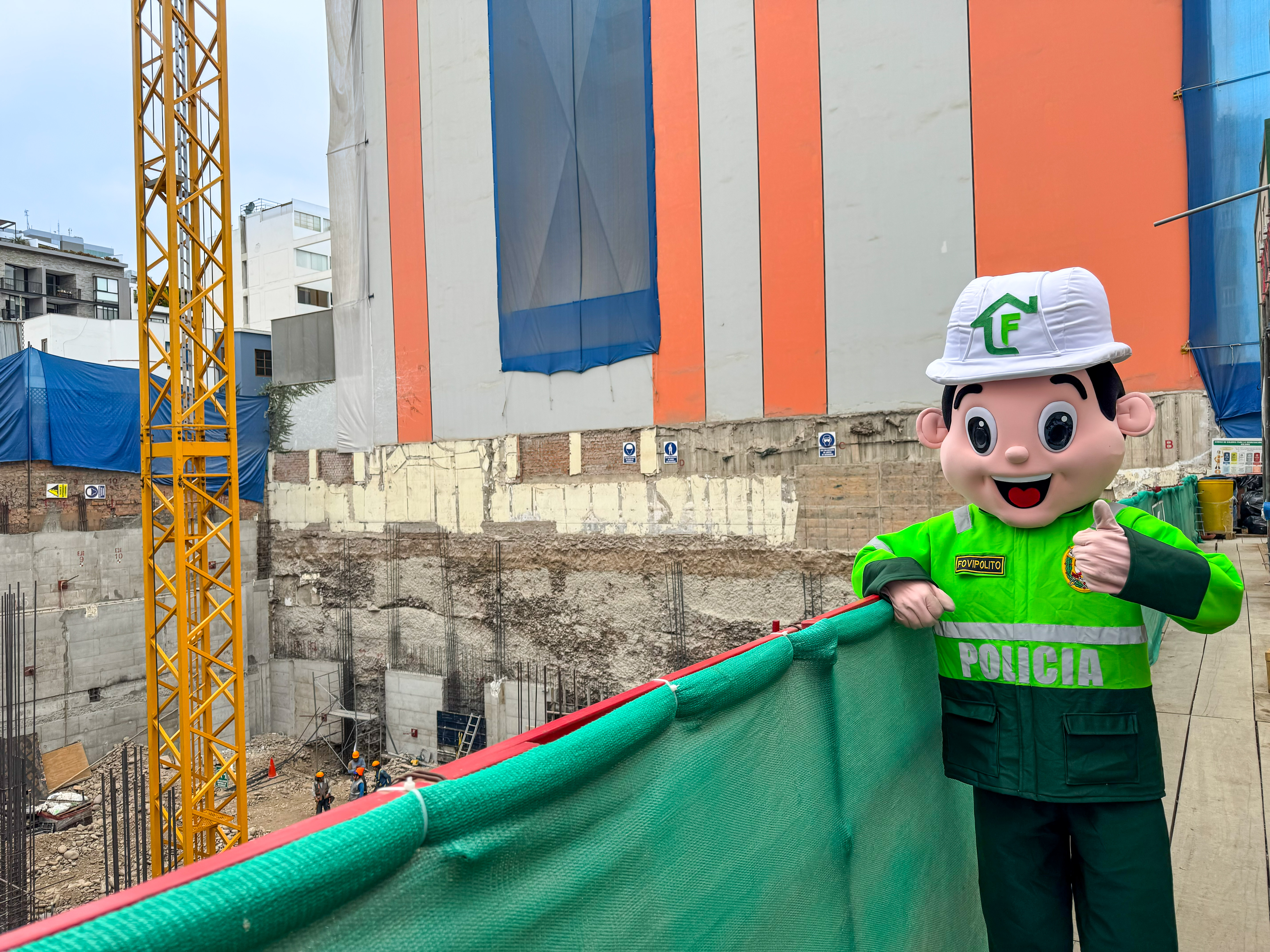 Manco Cápac toma altura: FOVIPOL instala torre grúa en proyecto inmobiliario de Miraflores