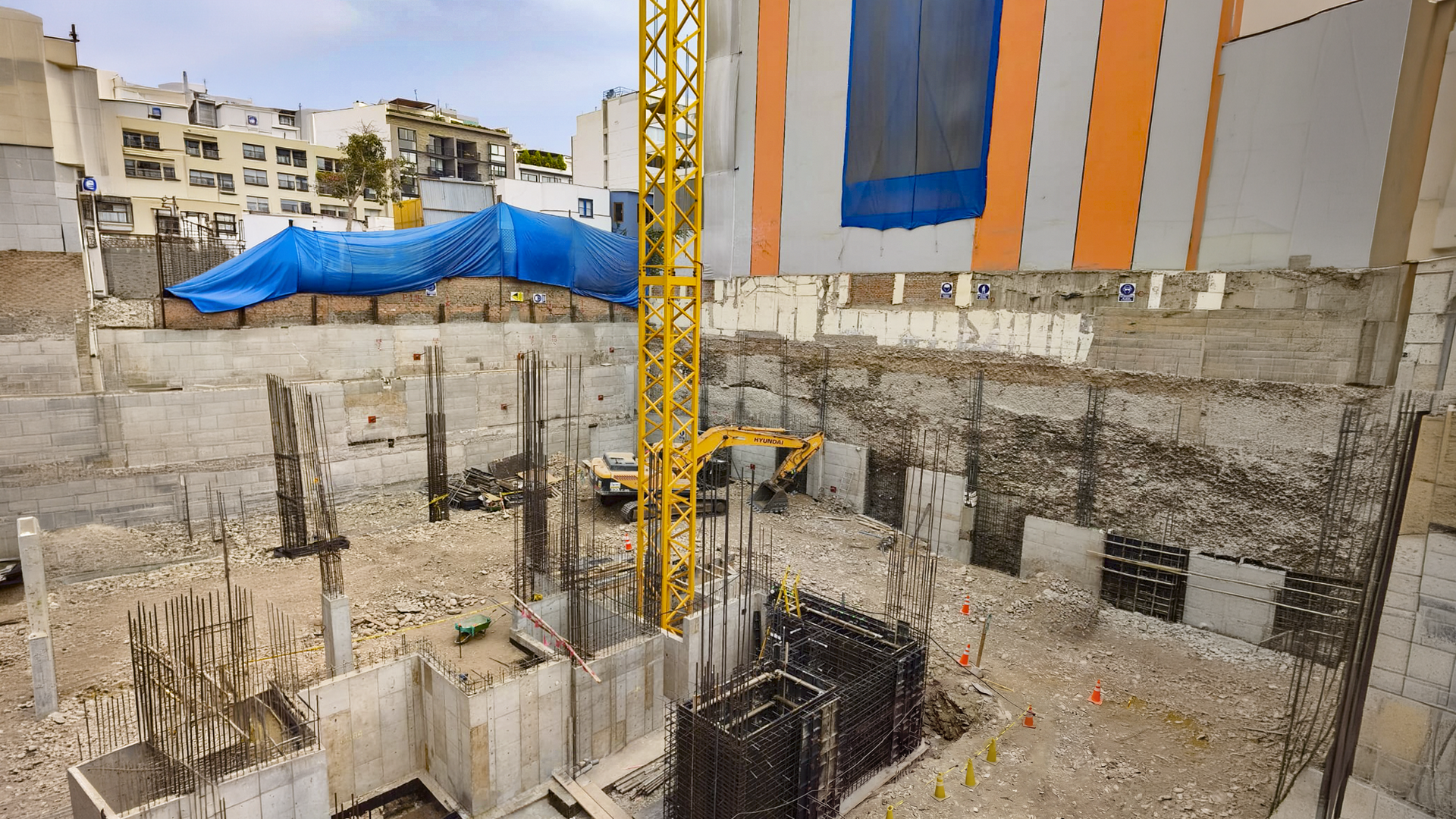 Manco Cápac toma altura: FOVIPOL instala torre grúa en proyecto inmobiliario de Miraflores