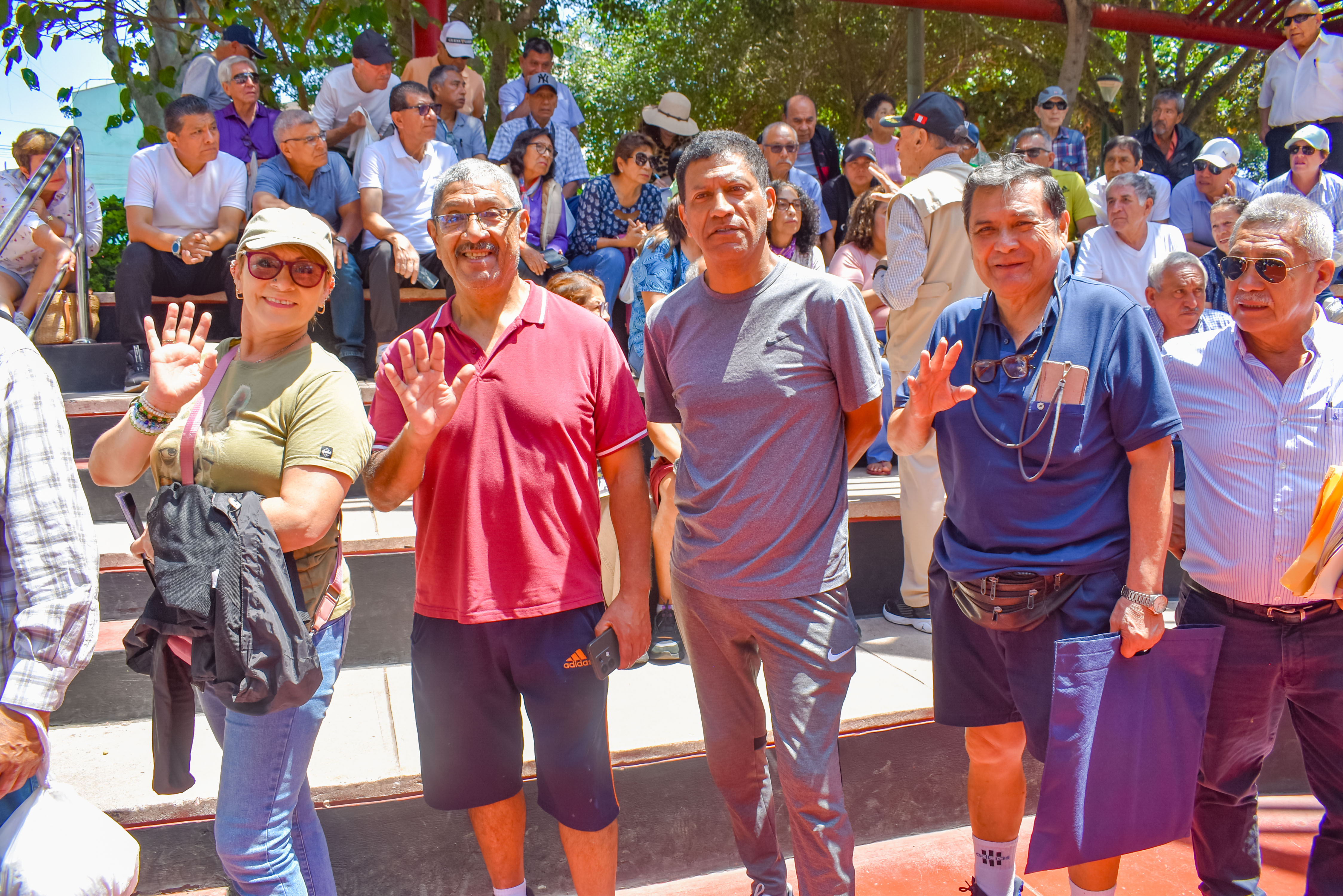Más de 30 miembros de la ANAF firman minutas de vivienda durante jornada organizada por FOVIPOL en la plaza Túpac Amaru